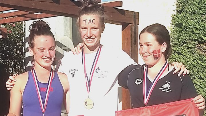 Les nageurs sur un petit nuage