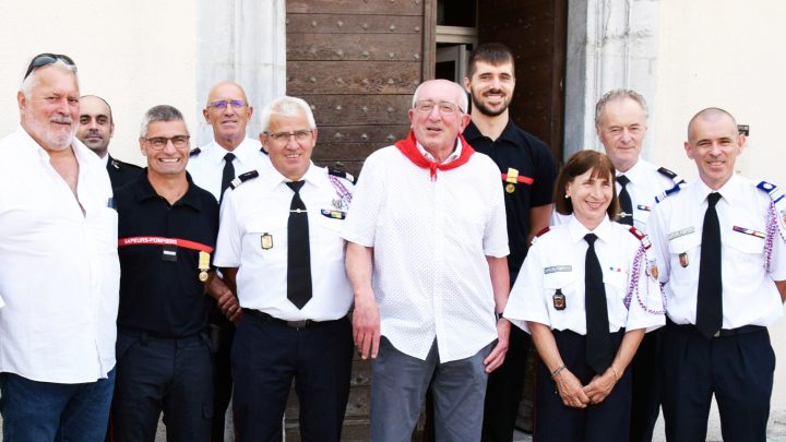 DES POMPIERS HONORES