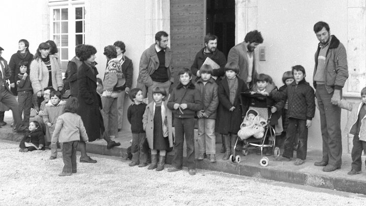 Manif Ikastola devant Mairie Dec 1982