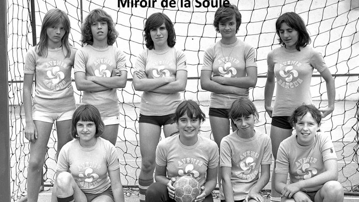 HANDBALL: les cadettes de Barcus en 1979