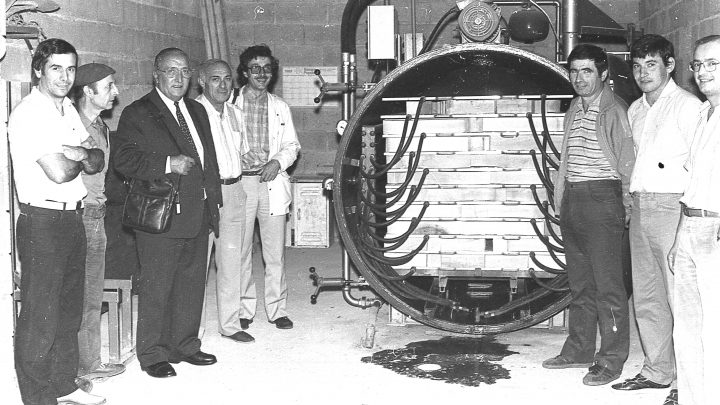 Sechoir a bois a Undurein Octobre 1983
