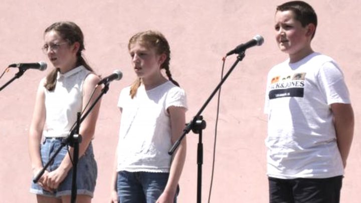 HAUR KANTU TXAPELKETA