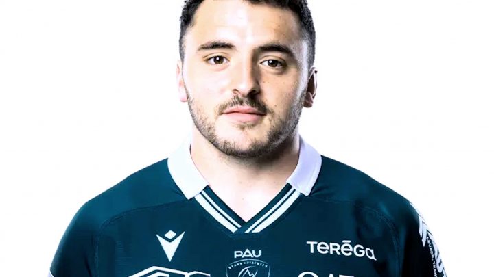 Il a signé à la Section