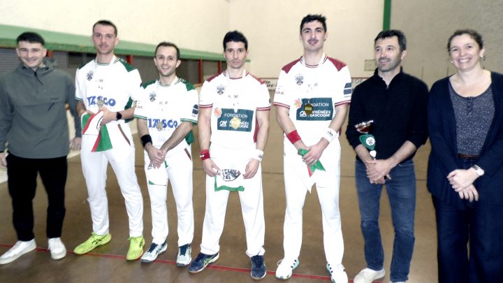 UN TITRE PALETA CUIR POUR ESQUIULE